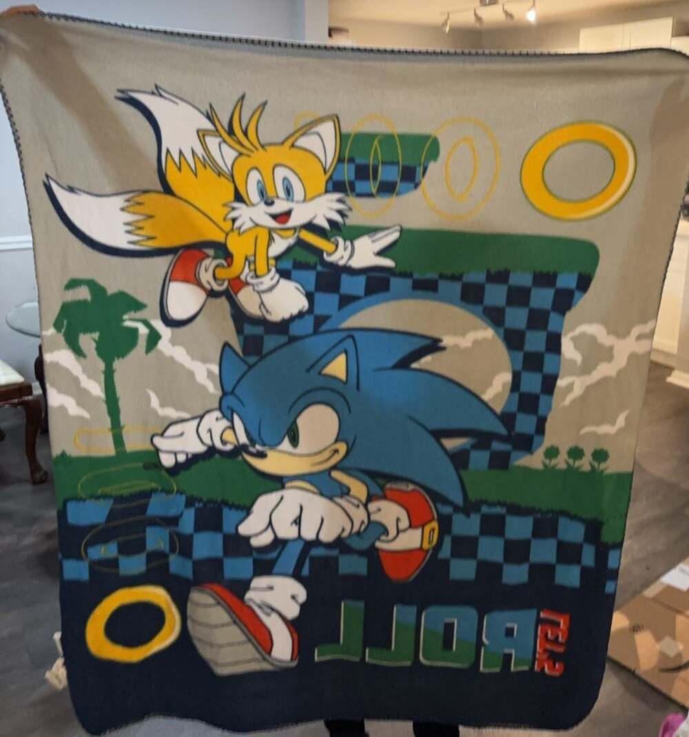 Sonic the Hedgehog Let's Roll Fleece Throw Blanket